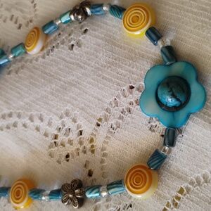 -SOLD- VTG Flower Power 70's Style Flower Design Beaded Neklace